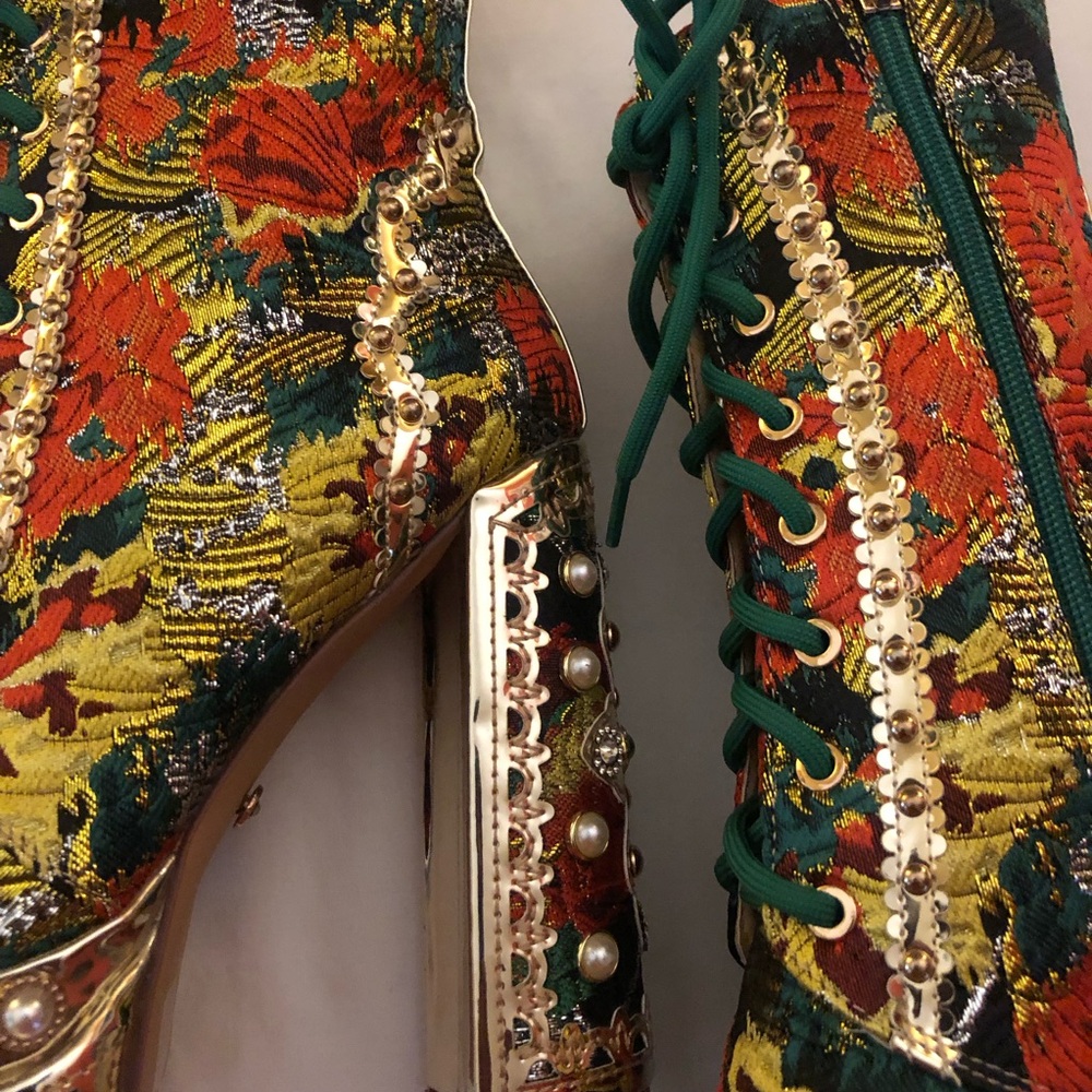 Azalea Wang Platform Boots Red Green Gold Tapestry Embellished Size 8.5 STUNNING - Picture 13 of 16